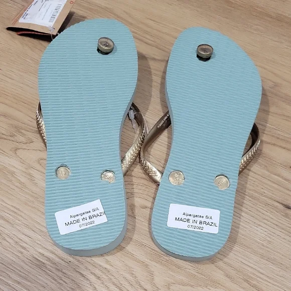 Havaianas Blue and Gold Sandals with Floral Design - Picture 3 of 7